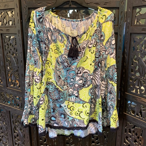 Crown & Ivy Top - Picture 1 of 6